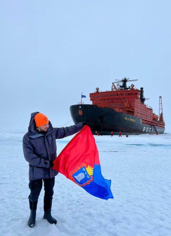 Этим ярким народным танцем Клуб полярных путешествий поздравляет всех россиян с Днем народного единства! Этим ярким народным танцем Клуб полярных путешествий поздравляет всех россиян с Днем народного единства!