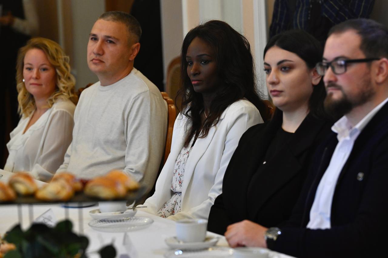 Евгений Первышов: В День народного единства встретился с представителями разных конфессий и различных национальностей, которые живут в Тамбовской области Евгений Первышов: В День народного единства встретился с представителями разных конфессий и различных национальностей, которые живут в Тамбовской области