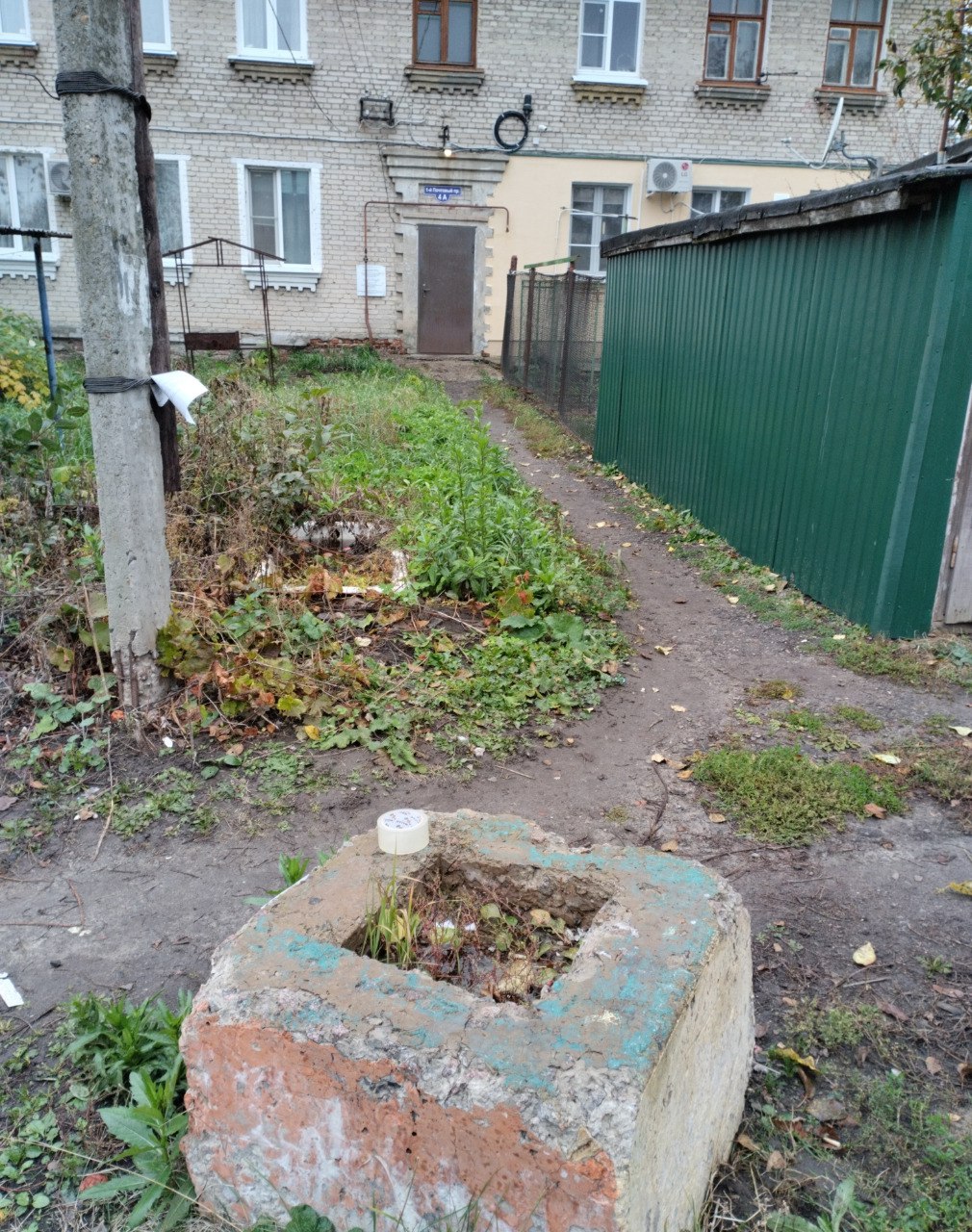 Администрация города требует снести бетонную клумбу в западной части Тамбова