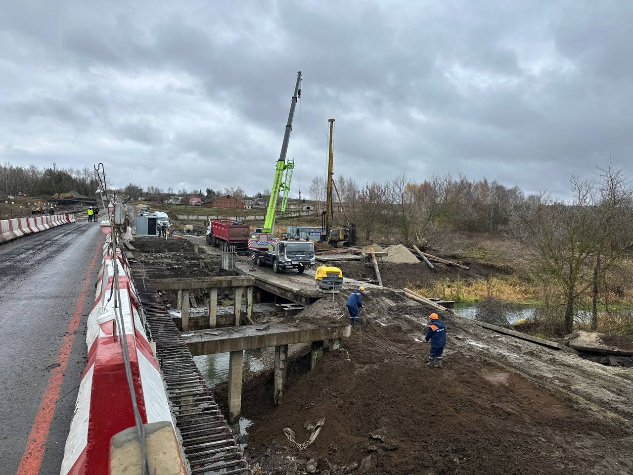 В Тамбовской области завершили устройство первого этапа опор моста через реку Разазовка В Тамбовской области завершили устройство первого этапа опор моста через реку Разазовка