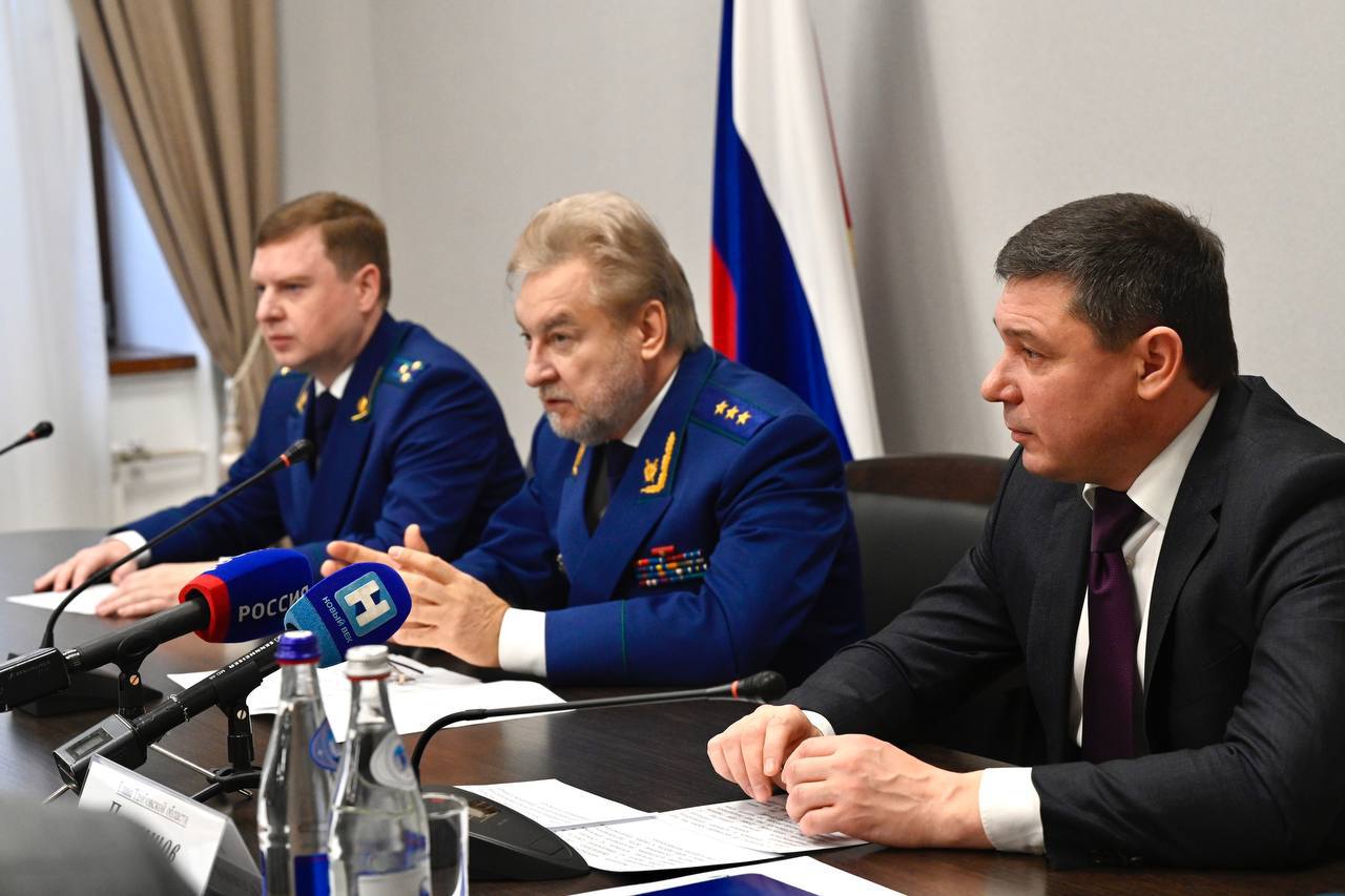 Евгений Первышов: Сегодня заместитель Генерального прокурора Российской Федерации Юрий Александрович Пономарёв представил нового прокурора Тамбовской области – старшего советника юстиции Андрея Николаевича Кулагина