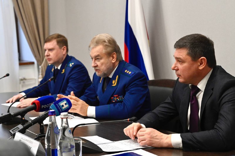 Глава Тамбовской области Евгений Первышов принял участие в представлении нового прокурора региона – старшего советника юстиции Андрея Кулагина коллективу прокуратуры