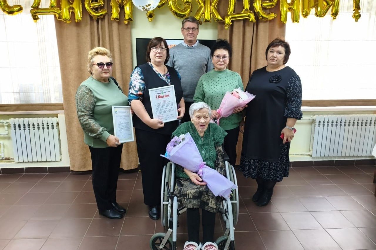 Труженица тыла Антонина Попова из Тамбовской области отметила 100-летний день рождения