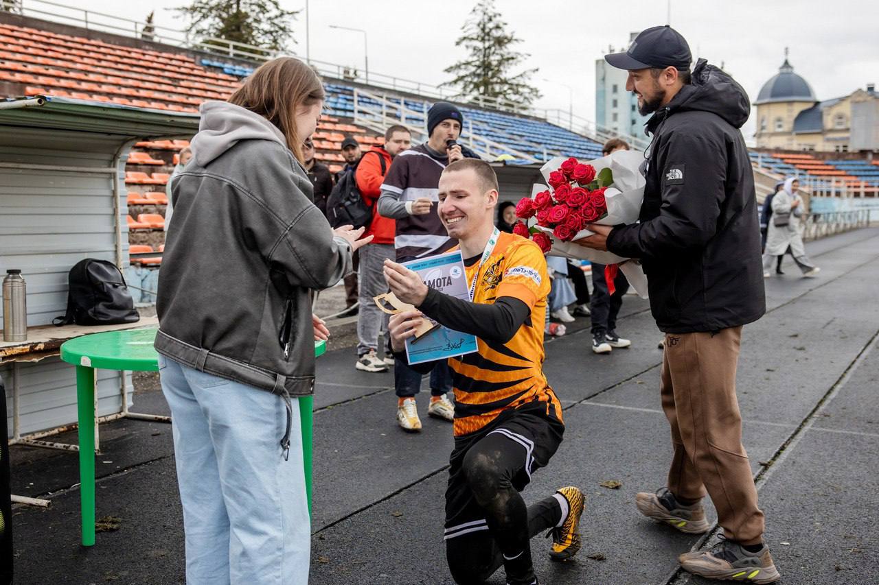 Тамбовский "Шмель" сделал возлюбленной предложение прямо на поле для регби