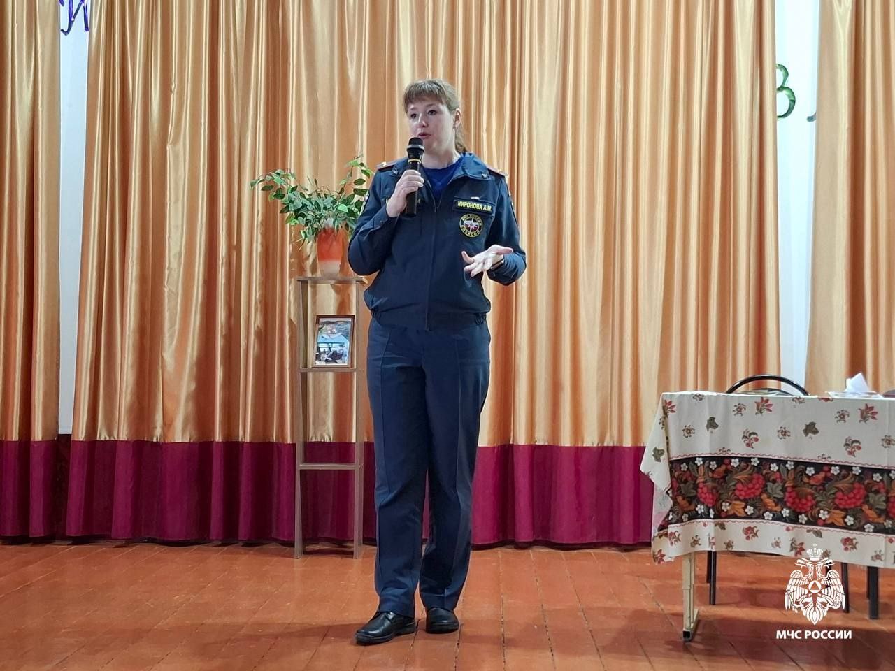 Главное — семья!. . Осень объединяет в себе два важных праздника — День отца и День матери Главное — семья!. . Осень объединяет в себе два важных праздника — День отца и День матери