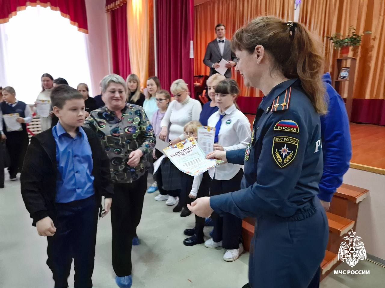 Главное — семья!. . Осень объединяет в себе два важных праздника — День отца и День матери Главное — семья!. . Осень объединяет в себе два важных праздника — День отца и День матери