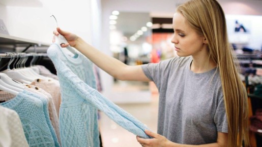 Душный запах секонд-хенда исчезнет как по волшебству: замочите вещи в этом средстве