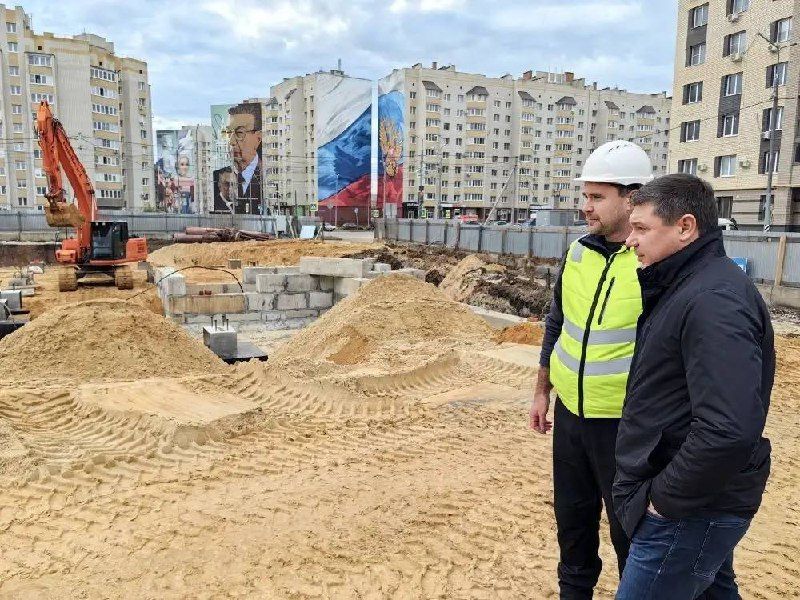 8 ноября глава области Евгений Первышов проверил строительство нескольких социальных объектов: дома культуры в селе Петровское и Центра культурного развития в Тамбове