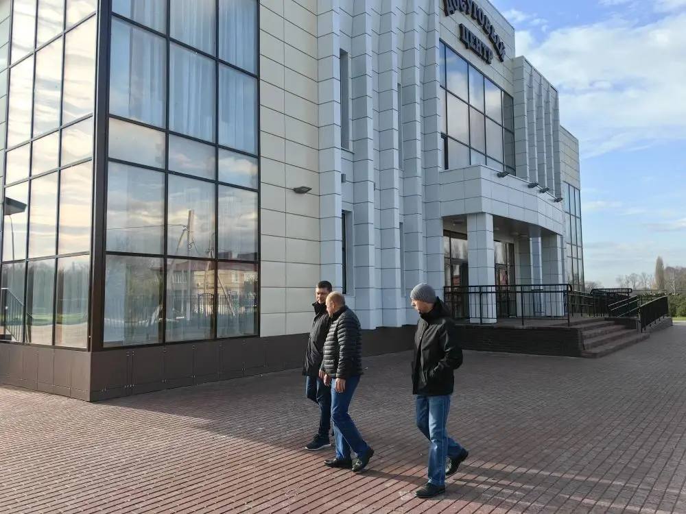 Евгений Первышов: Сегодня утром проверил, как идут работы по строительству дома культуры в селе Петровское Евгений Первышов: Сегодня утром проверил, как идут работы по строительству дома культуры в селе Петровское