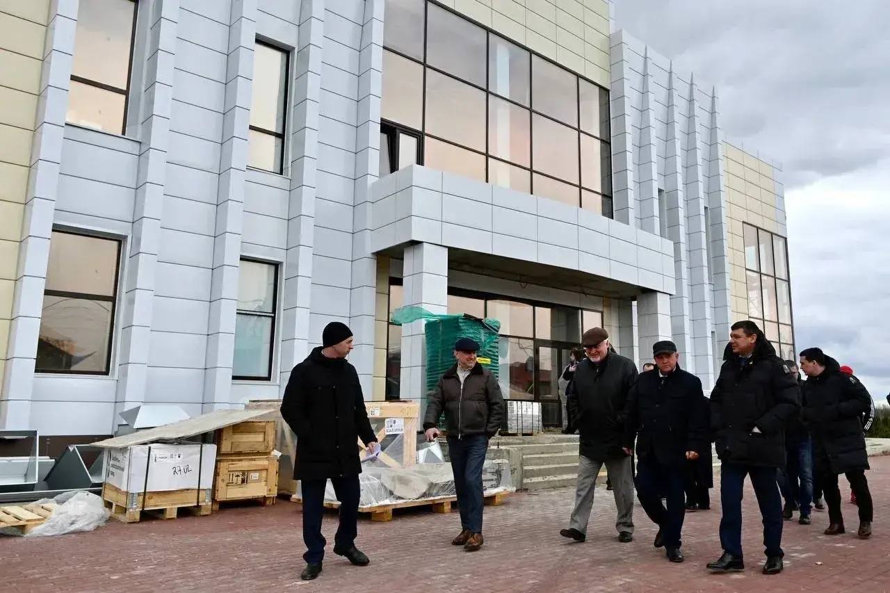 Евгений Первышов: Сегодня утром проверил, как идут работы по строительству дома культуры в селе Петровское Евгений Первышов: Сегодня утром проверил, как идут работы по строительству дома культуры в селе Петровское