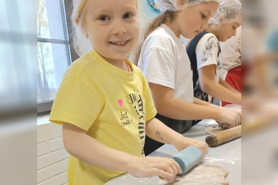 Волонтёры из Тамбовской области испекли печенье для бойцов СВО Волонтёры из Тамбовской области испекли печенье для бойцов СВО