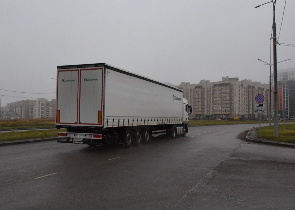 В Тамбове расширили список улиц, на которых запрещена парковка большегрузного транспорта