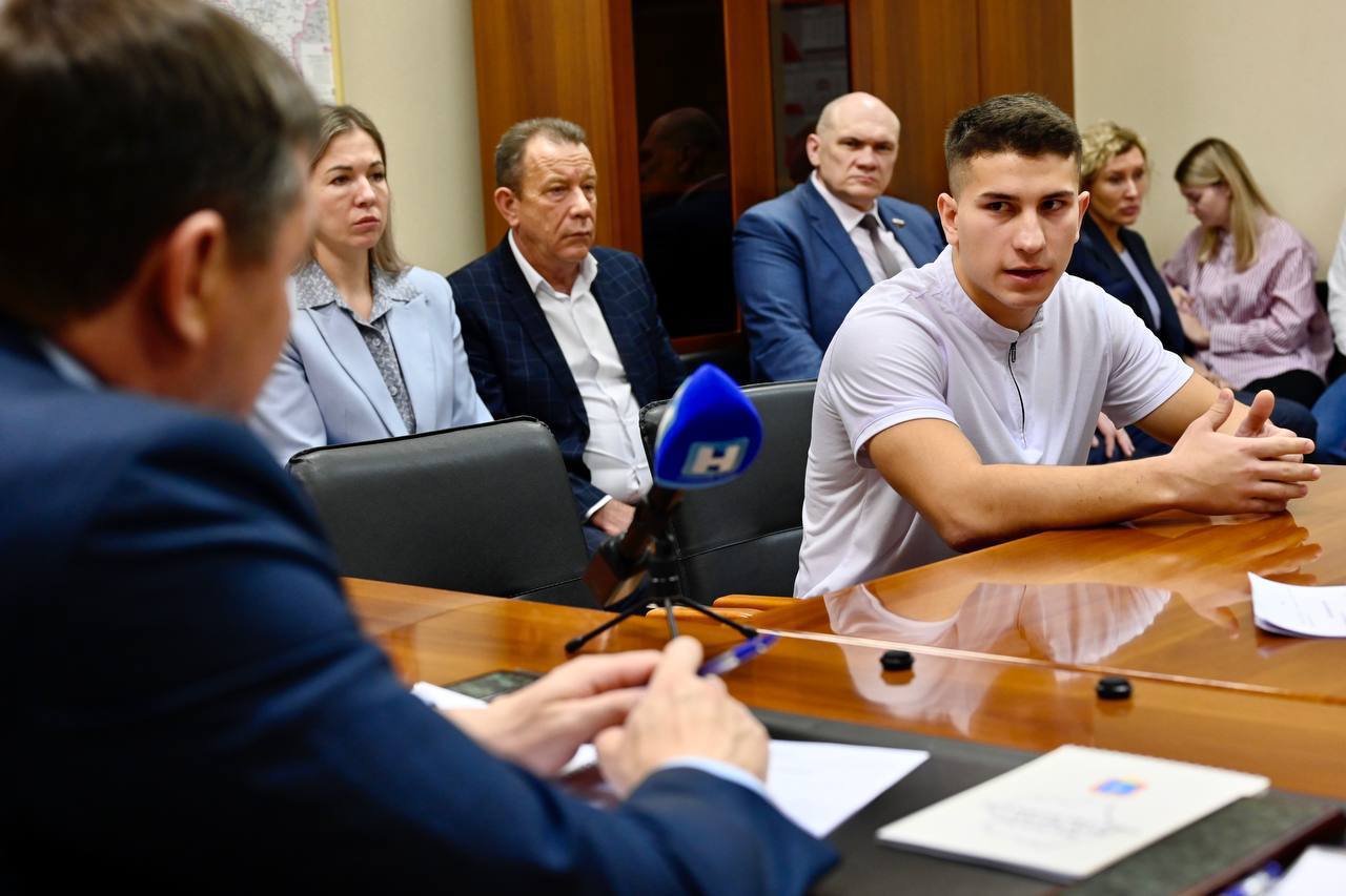 Глава Тамбовской области Евгений Первышов провел прием граждан от имени президента Российской Федерации Владимира Путина Глава Тамбовской области Евгений Первышов провел прием граждан от имени президента Российской Федерации Владимира Путина