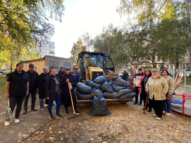 В Тамбове в рамках осеннего месячника прошло 887 субботников В Тамбове в рамках осеннего месячника прошло 887 субботников