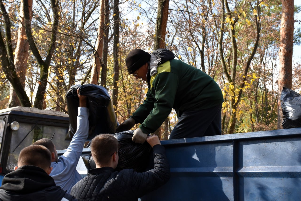 В Тамбове в рамках осеннего месячника прошло 887 субботников В Тамбове в рамках осеннего месячника прошло 887 субботников