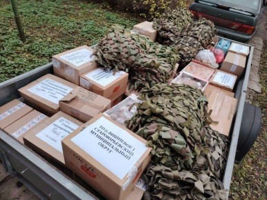 Волонтёры из Староюрьевовского округа передали отцу участника СВО партию гуманитарной помощи