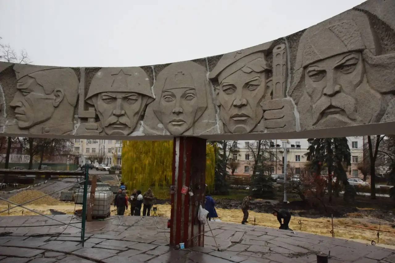 Максим Косенков: Провел сегодня выездное совещание на мемориале «Вечная слава», где идет масштабная реконструкция монумента и обновление прилегающей территории Максим Косенков: Провел сегодня выездное совещание на мемориале «Вечная слава», где идет масштабная реконструкция монумента и обновление прилегающей территории