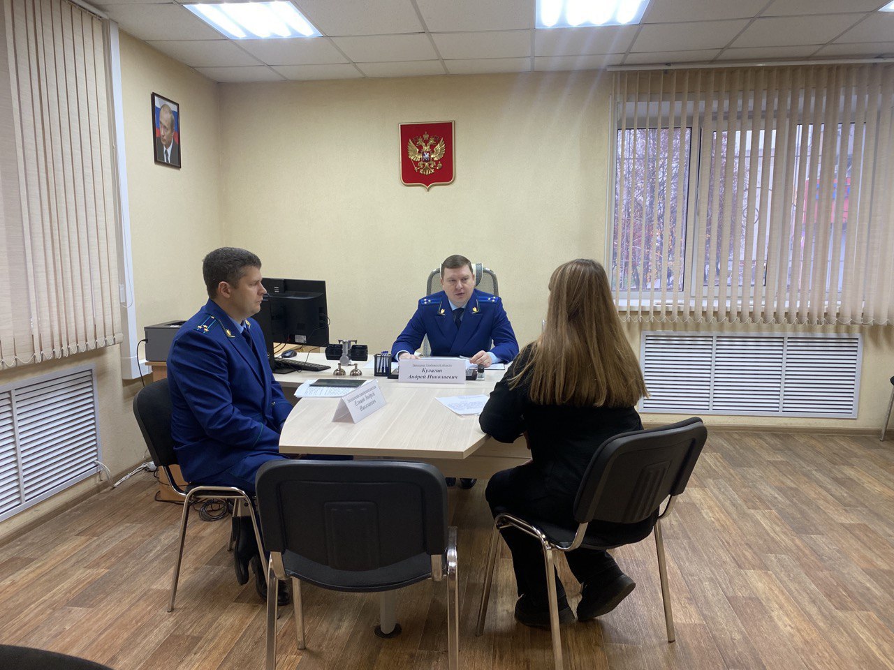 Прокурор Тамбовской области Андрей Кулагин в рамках работы мобильной приемной провел личный прием рассказовцев Прокурор Тамбовской области Андрей Кулагин в рамках работы мобильной приемной провел личный прием рассказовцев