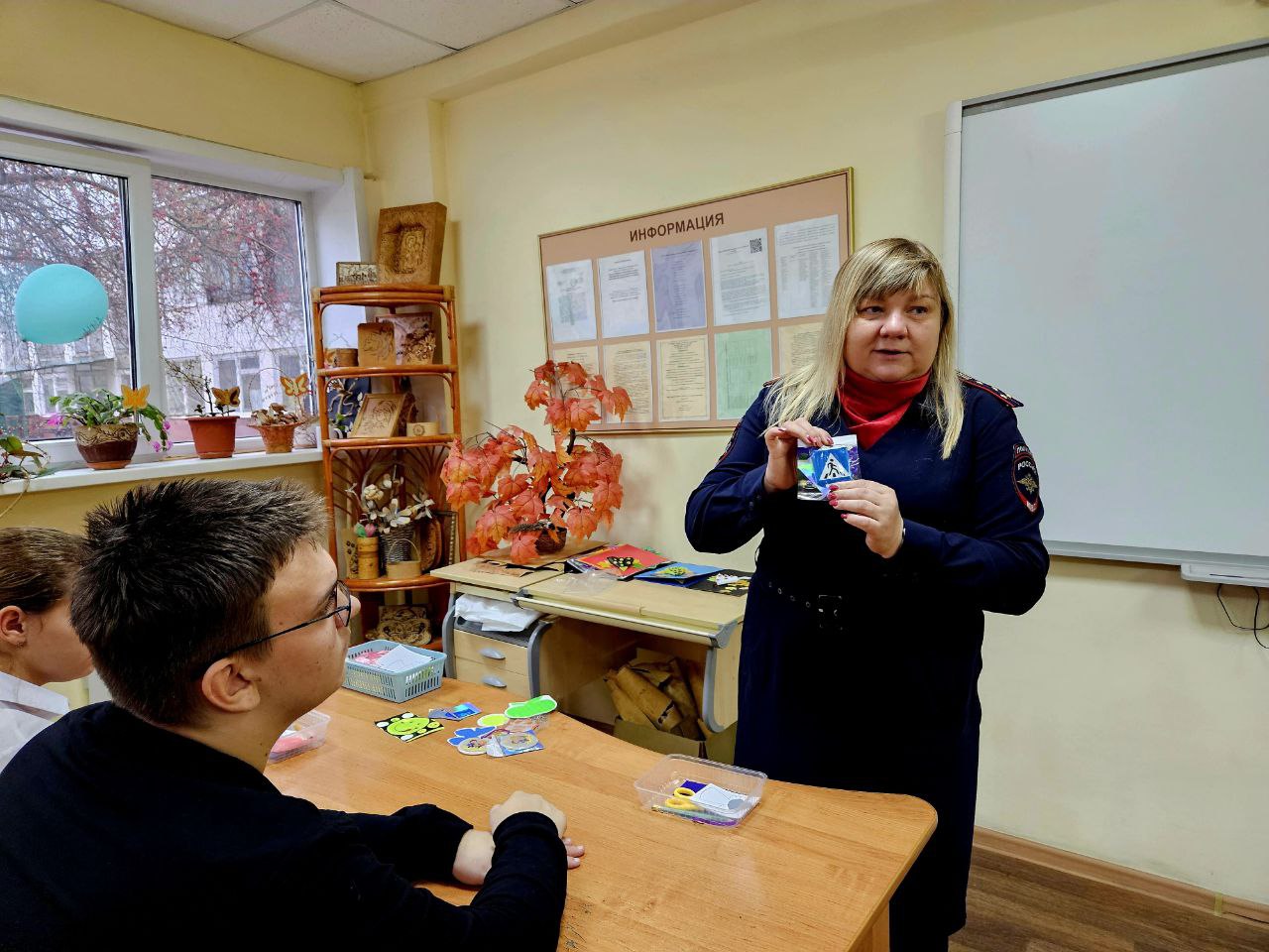 В преддверии Всемирного дня памяти жертв ДТП в группе профессиональной подготовки Техникума отраслевых технологий прошло занятие с элементами мастер-класса