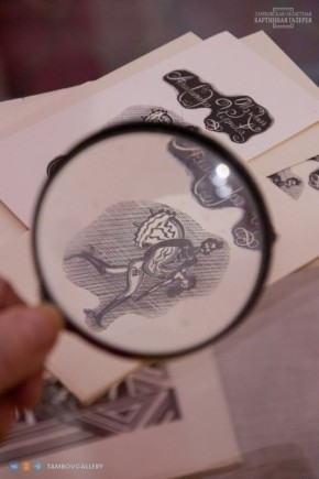 Выставка «Мелодии чёрного и белого» открылась в областной картинной галерее