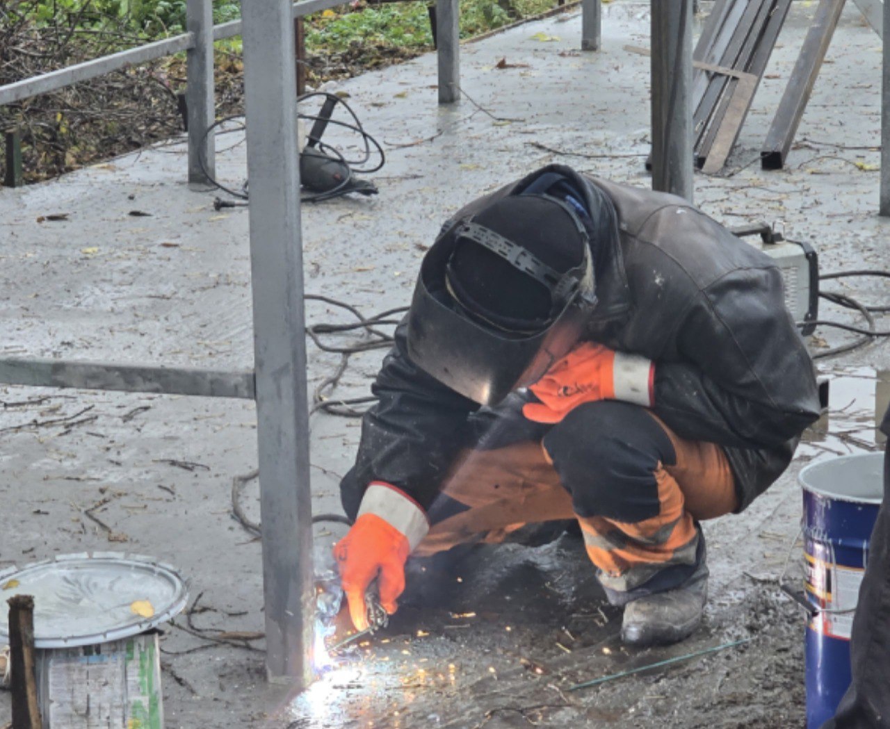 В Тамбове на улице Верховой строят новую контейнерную площадку В Тамбове на улице Верховой строят новую контейнерную площадку