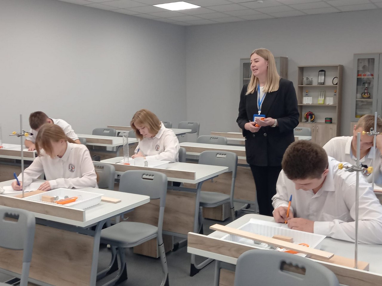 День открытых дверей для родителей учеников, выпускников и ветеранов педагогического труда прошел сегодня в школе №35 День открытых дверей для родителей учеников, выпускников и ветеранов педагогического труда прошел сегодня в школе №35