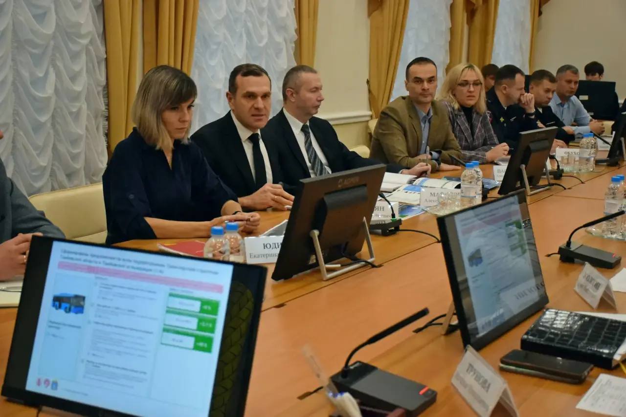 Максим Косенков: Сразу на нескольких площадках города и области прошли обсуждения стратегии развития транспортной системы Тамбовской агломерации, разрабатываемой московским проектным институтом Максим Косенков: Сразу на нескольких площадках города и области прошли обсуждения стратегии развития транспортной системы Тамбовской агломерации, разрабатываемой московским проектным институтом