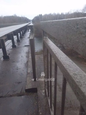 В Кирсановском округе закрыли движение по мосту через реку Ворона