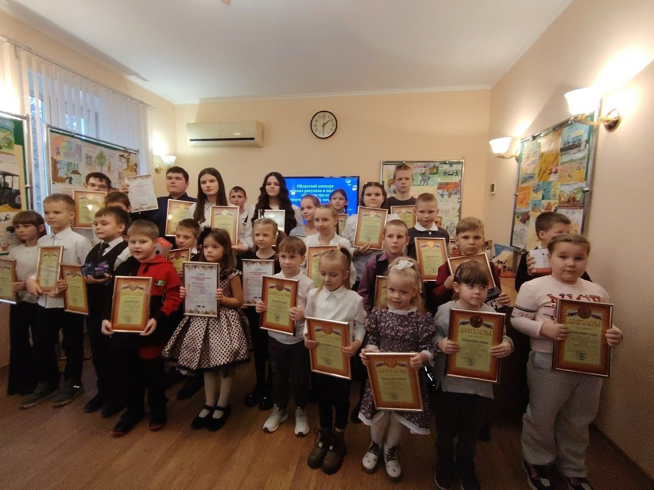 В министерстве труда и занятости населения Тамбовской области прошло награждение победителей и призеров областного конкурса «Охрана труда в творчестве юных тамбовчан» В министерстве труда и занятости населения Тамбовской области прошло награждение победителей и призеров областного конкурса «Охрана труда в творчестве юных тамбовчан»