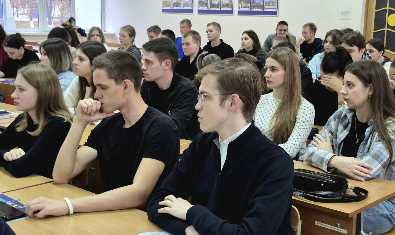 Представители следственного управления СК России по Тамбовской области встретились со студентами выпускных курсов Института права и национальной безопасности ТГУ им. Г.Р. Державина Представители следственного управления СК России по Тамбовской области встретились со студентами выпускных курсов Института права и национальной безопасности ТГУ им. Г.Р. Державина