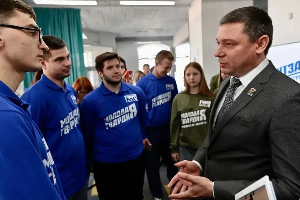 Евгений Первышов поздравил "Молодую Гвардию Единой России" с 20-летием со дня образования