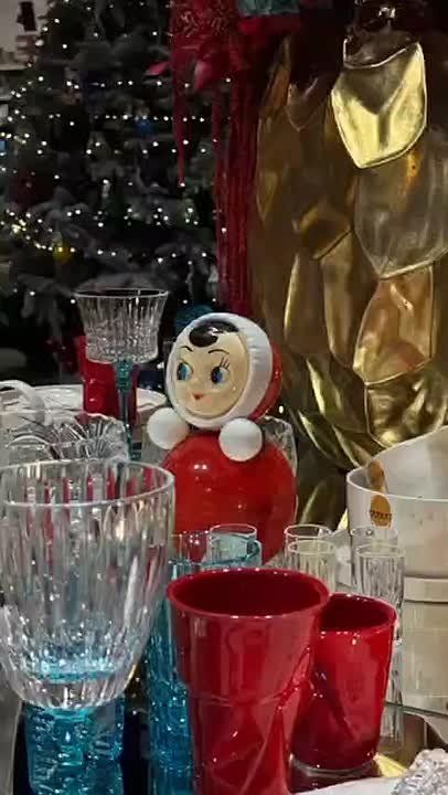 Котовская неваляшка стала украшением новогодней Москвы