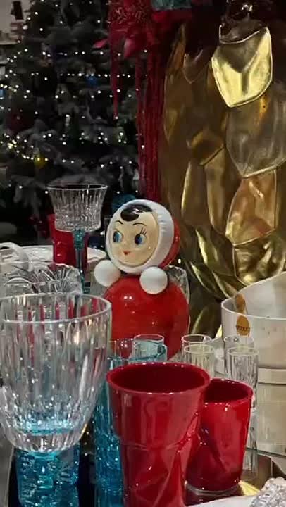 Котовская неваляшка стала украшением новогодней Москвы