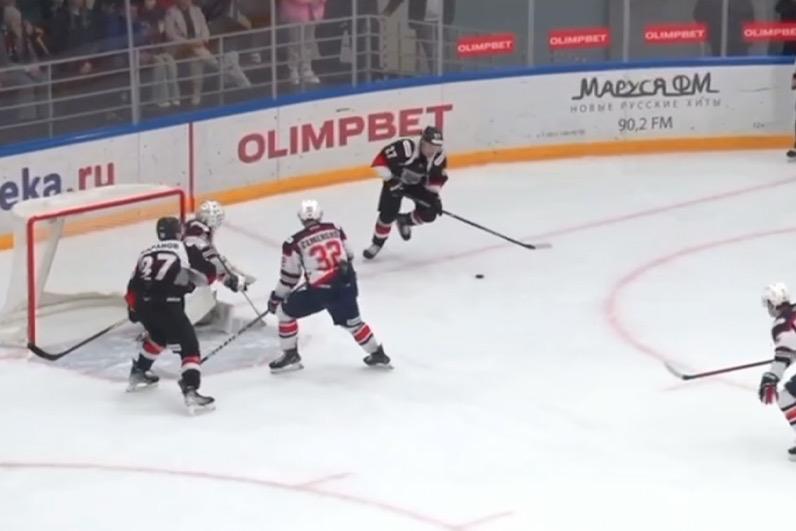 ХК «Тамбов» начинает домашнюю серию с разгромной победы