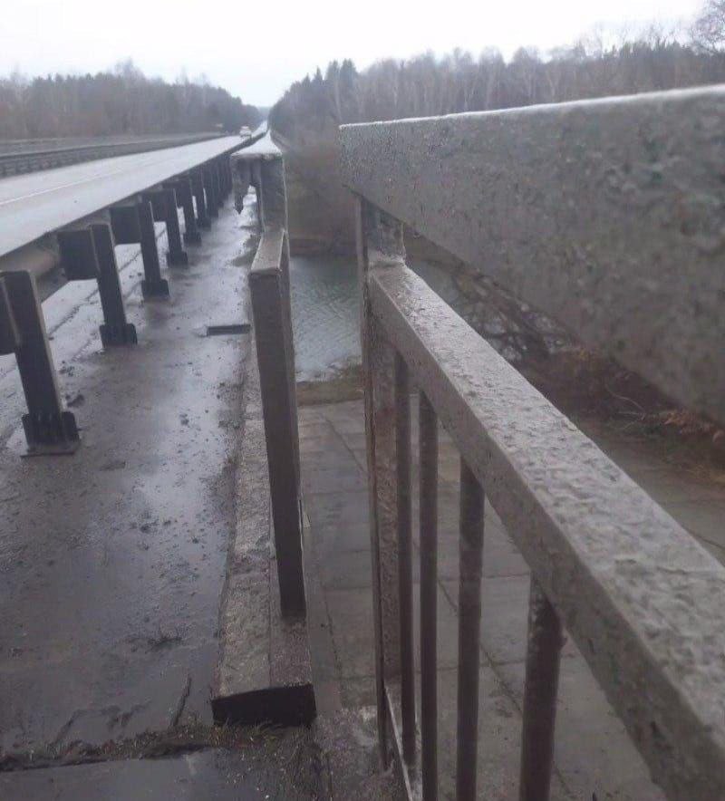 В Кирсановском округе ведутся активные противоаварийные работы на мосту через реку Ворона, движение по которому было приостановлено 15 ноября