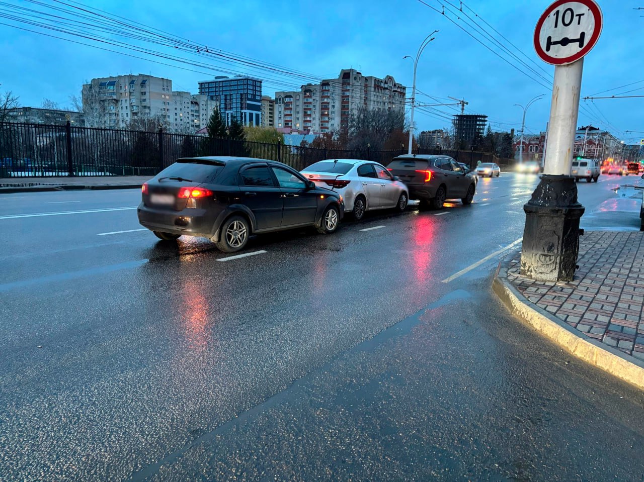 15 ноября в 12 часов 15 минут на 9 километре автодороги «Тамбов-Котовск» (автодорога проходит в районе дома №4 по улице Придорожная поселка Строитель городского округа Тамбов), водитель автомобиля «Skoda Rapid», мужчина 1996... 15 ноября в 12 часов 15 минут на 9 километре автодороги «Тамбов-Котовск» (автодорога проходит в районе дома №4 по улице Придорожная поселка Строитель городского округа Тамбов), водитель автомобиля «Skoda Rapid», мужчина 1996...