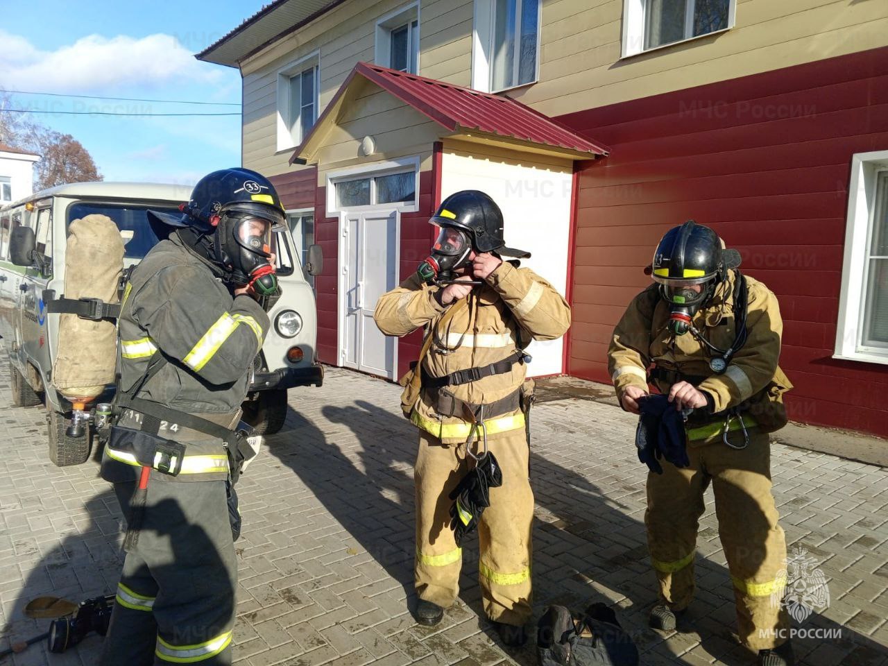 #БудниМЧС. В здании Токаревской районной больницы, проведено пожарно-тактическое учение по тушению условного пожара и проведению аварийно-спасательных работ на объекте с массовым пребыванием людей #БудниМЧС. В здании Токаревской районной больницы, проведено пожарно-тактическое учение по тушению условного пожара и проведению аварийно-спасательных работ на объекте с массовым пребыванием людей