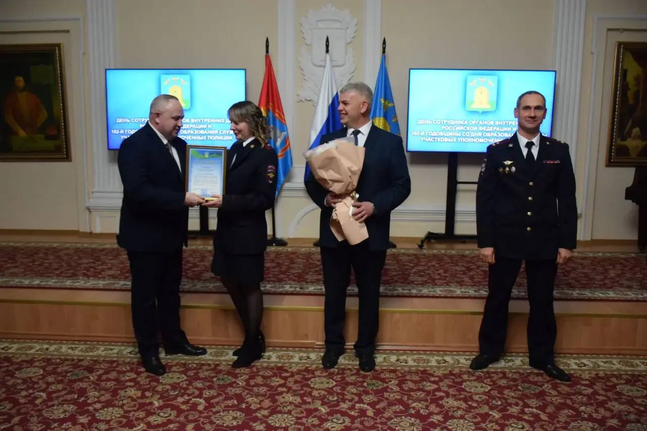 Максим Косенков: 17 ноября в России отмечается День участковых уполномоченных полиции, чья работа имеет особое значение для обеспечения общественного порядка и безопасности граждан Максим Косенков: 17 ноября в России отмечается День участковых уполномоченных полиции, чья работа имеет особое значение для обеспечения общественного порядка и безопасности граждан