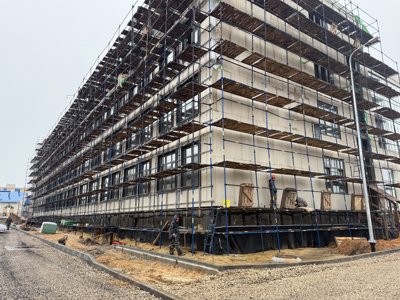 Прокурором Тамбовской области Андреем Кулагиным проведено рабочее совещание на площадке строительства школы на 1100 мест в с. Бокино, в котором приняли участие заместитель главы Тамбовской области Владислав Ставицкий...