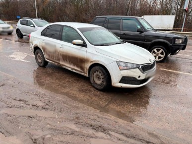 15 ноября в 12 часов 15 минут на 9 километре автодороги «Тамбов-Котовск» (автодорога проходит в районе дома №4 по улице Придорожная поселка Строитель городского округа Тамбов), водитель автомобиля «Skoda Rapid», мужчина 1996...