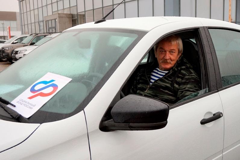 В Тамбовской области пострадавшим на производстве выдали новые автомобили