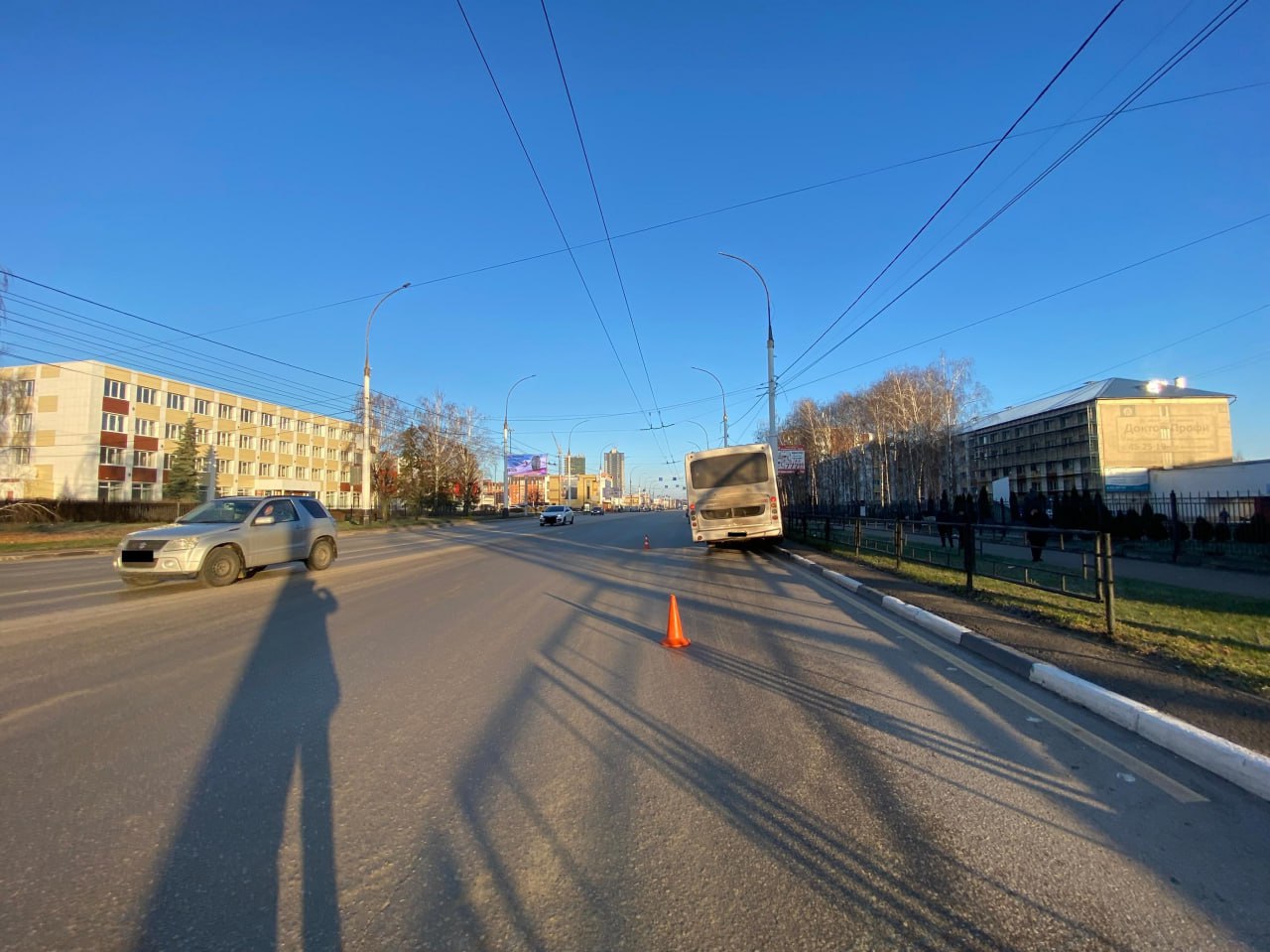 16 ноября в 7 часов 50 минут в районе дома №5 по улице Комсомольская площадь города Тамбова, водитель автобуса «НЕФАЗ», мужчина 1984 года рождения, не справился с управлением и допустил наезд на правых по ходу движения... 16 ноября в 7 часов 50 минут в районе дома №5 по улице Комсомольская площадь города Тамбова, водитель автобуса «НЕФАЗ», мужчина 1984 года рождения, не справился с управлением и допустил наезд на правых по ходу движения...