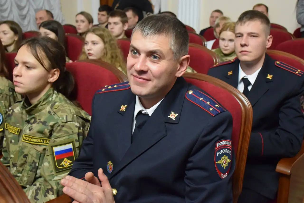 Максим Косенков: 17 ноября в России отмечается День участковых уполномоченных полиции, чья работа имеет особое значение для обеспечения общественного порядка и безопасности граждан Максим Косенков: 17 ноября в России отмечается День участковых уполномоченных полиции, чья работа имеет особое значение для обеспечения общественного порядка и безопасности граждан