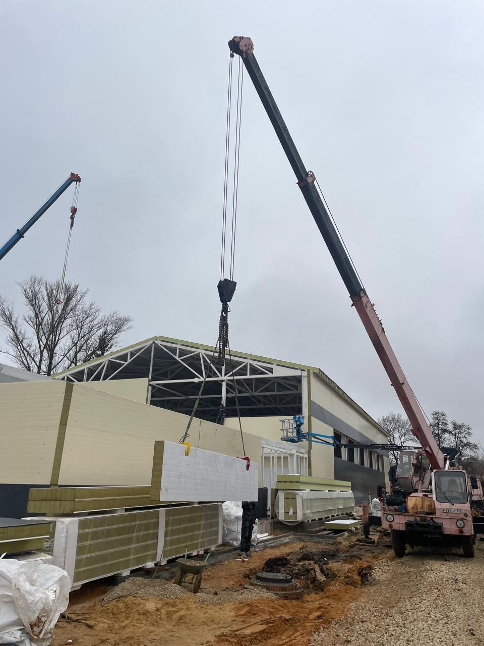 В Тамбове завершается строительство здания модульной спортивной площадки на Рязанской, 17. Её возведение проходит за счет средств федерального проекта «Бизнес-спринт» госпрограммы «Спорт России» В Тамбове завершается строительство здания модульной спортивной площадки на Рязанской, 17. Её возведение проходит за счет средств федерального проекта «Бизнес-спринт» госпрограммы «Спорт России»