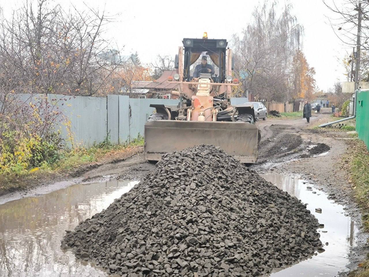 При поддержке «Единой России» в Тамбове произвели обсыпку щебнем проблемные улицы При поддержке «Единой России» в Тамбове произвели обсыпку щебнем проблемные улицы
