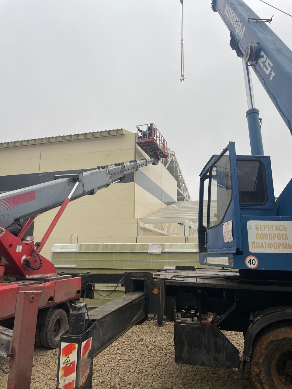 В Тамбове завершается строительство здания модульной спортивной площадки на Рязанской, 17. Её возведение проходит за счет средств федерального проекта «Бизнес-спринт» госпрограммы «Спорт России» В Тамбове завершается строительство здания модульной спортивной площадки на Рязанской, 17. Её возведение проходит за счет средств федерального проекта «Бизнес-спринт» госпрограммы «Спорт России»