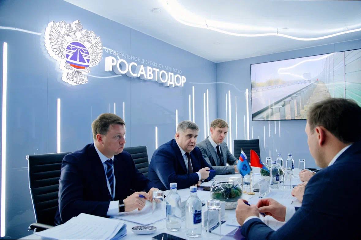 Евгений Первышов: На "Транспортной неделе" в Москве с руководителем Росавтодора Романом Новиковым обсудили актуальные вопросы содержания и реконструкции федеральных трасс в Тамбовской области, а также дополнительные...