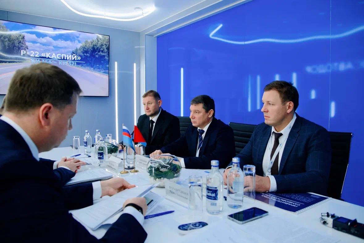 Евгений Первышов: На "Транспортной неделе" в Москве с руководителем Росавтодора Романом Новиковым обсудили актуальные вопросы содержания и реконструкции федеральных трасс в Тамбовской области, а также дополнительные... Евгений Первышов: На "Транспортной неделе" в Москве с руководителем Росавтодора Романом Новиковым обсудили актуальные вопросы содержания и реконструкции федеральных трасс в Тамбовской области, а также дополнительные...