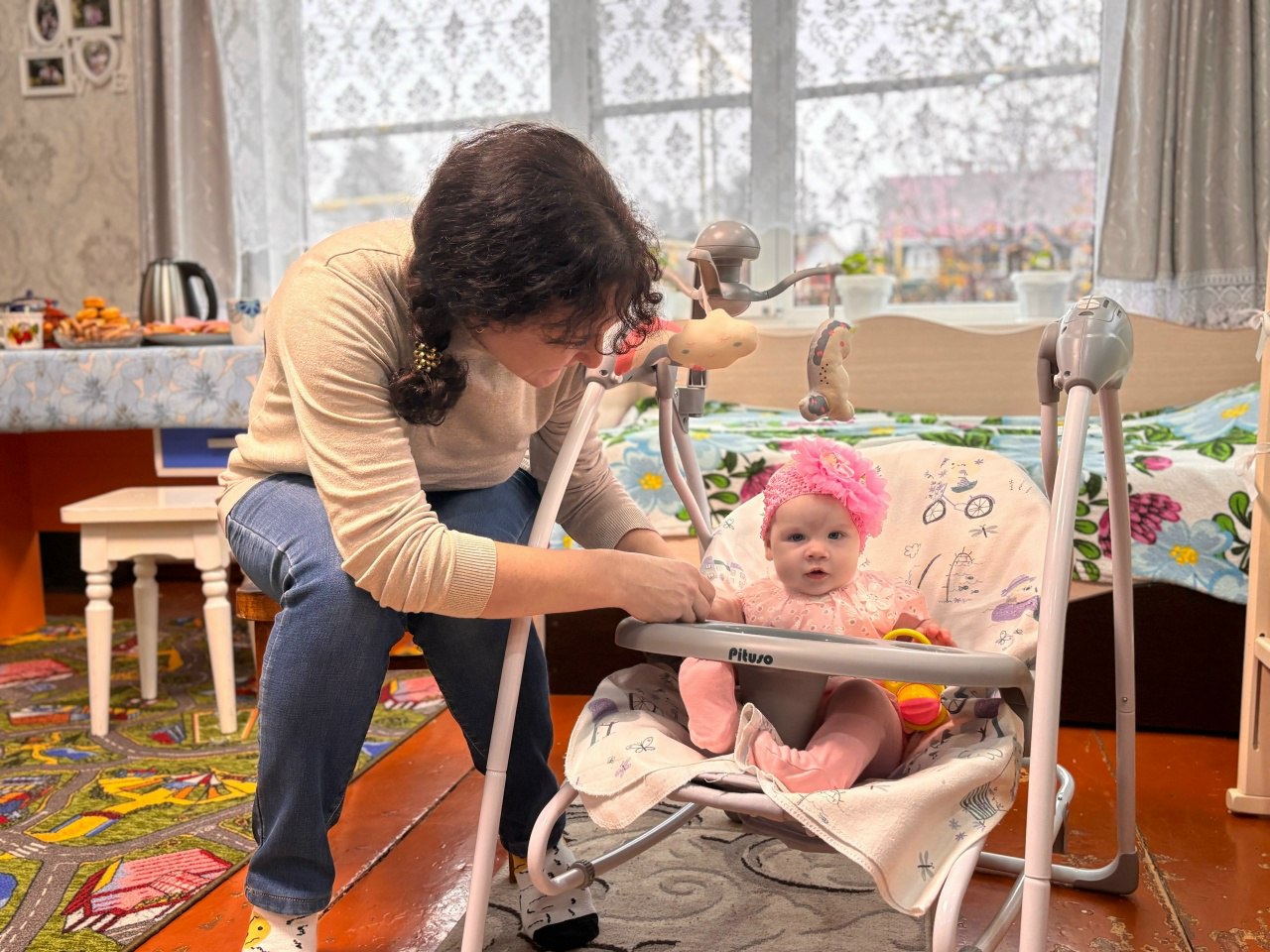 В области с начала года социальным сервисом по прокату предметов первой необходимости для новорожденных воспользовались 530 многодетных семей, услугой «социальная няня» - около 400