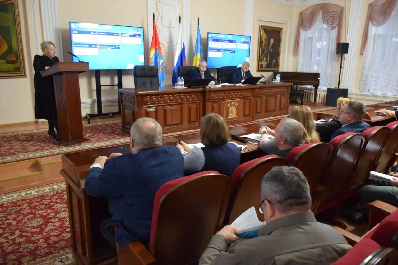 Максим Косенков: Вчера на еженедельном оперативном совещании традиционно рассмотрели вопросы за прошедшую неделю Максим Косенков: Вчера на еженедельном оперативном совещании традиционно рассмотрели вопросы за прошедшую неделю